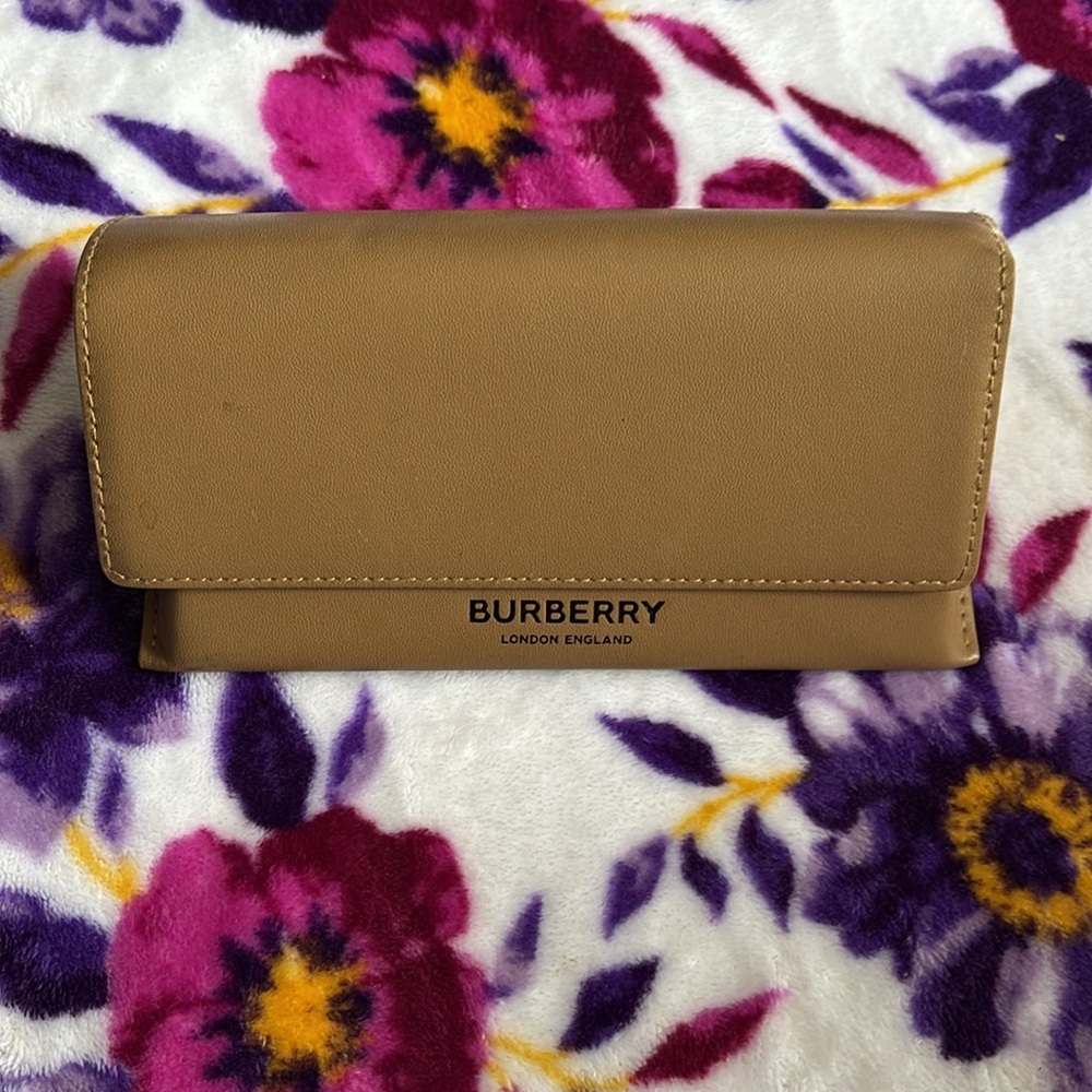 Burberry sunglasses - Picture 6 of 7